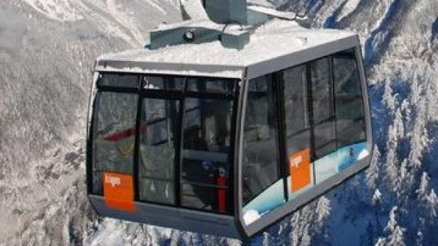 Dachstein: Seilbahn-Gondeln blieben mit Passagieren stecken