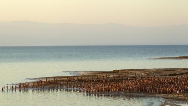Im September 2011 fotografierte Spencer Tunick zum ersten Mal am Toten Meer