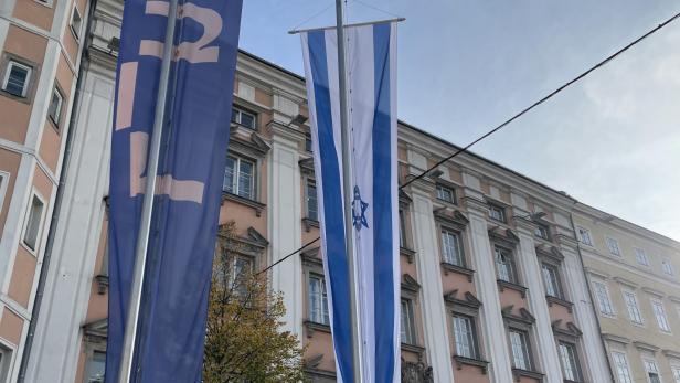 Israel-Flagge vor dem Linzer Rathaus