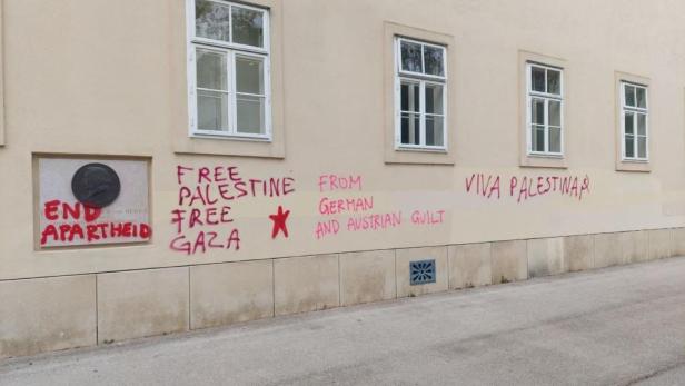 Uni Campus mit antisemitischen Parolen beschmiert
