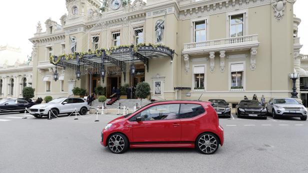 Der VW Up, dessen Produktion heuer endet, vor dem Casino in Monte Carlo