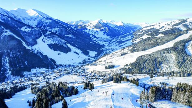 Blick auf die Pisten im "Skicircus Saalbach".