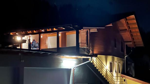 Das LKA Tirol hat am Montagabend die Ermittlungen am Tatort aufgenommen