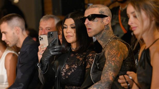 Travis Barker verrät Namen und Geburtstermin von Baby mit Kourtney Kardashian