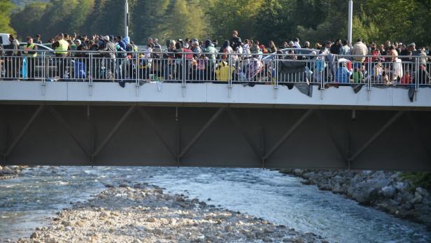 Migranten am Grenzübergang Freilassing. Sie alle wollen nach Deutschland.