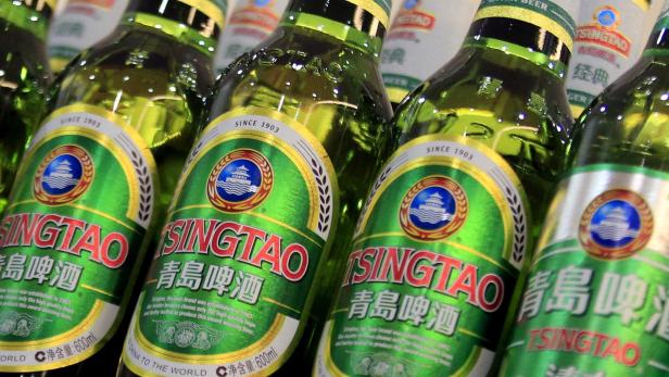 Brauerei in China: Arbeiter pinkelt auf Malz-Ladung