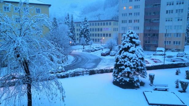 Morgendlicher Schneefall in Salzburg: Das Wochenende bringt weitere Kaltfront