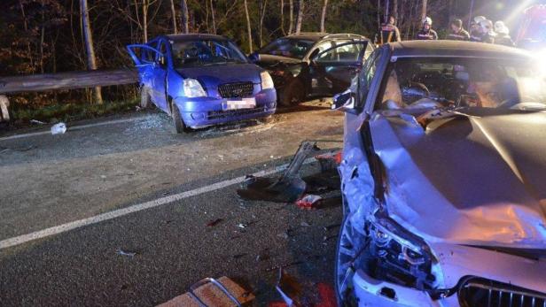 Karambolage an neuralgischer Stelle: Fünf Fahrzeuge kollidierten am B1-Zubringer zum Westautobahn-Anschluss Amstetten-West