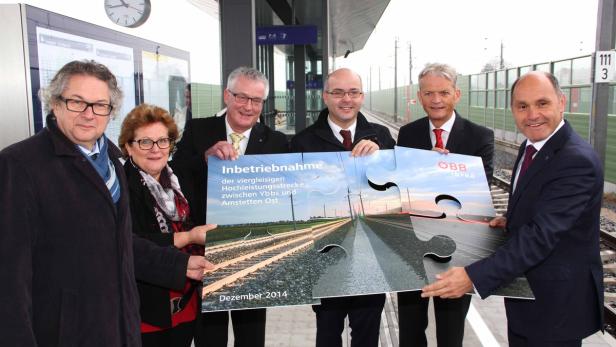 Feierten die Neubaustrecke als Meilenstein in der Westbahngeschichte: v.r.Landeshauptmannstellvertreter Wolfgang Sobotka, ÖBB-Infrastruktur-Vorstand Franz Gruber, Neumarkts Bürgermeister Otto Jäger, Blindenmarkts Ortschef Franz Wurzer, St. Georgens Bürgermeisterin Liselotte Kashofer, ProjektleiterOskar Obermeier von der ÖBB