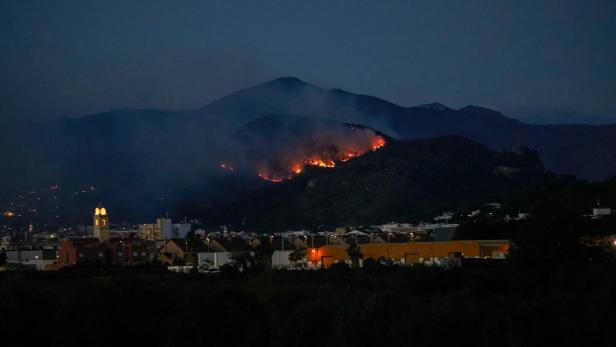Waldbrände in Valenica erfordern Evakuierungen
