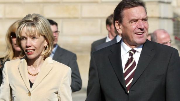 Der ehemalige deutsche Bundeskanzler Gerhard Schröder lässt sich scheiden.