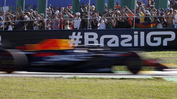 Max Verstappen auf dem Weg zum Sieg in Sprint in Brasilien