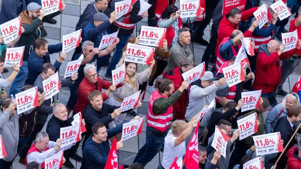 Metaller streiken: Massiver Stau auf Wiener Triester Straße