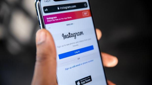 Instagram Login-Menü am Handy.