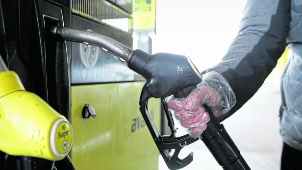 12 Cent mehr pro Liter: Neuer CO2-Preis macht das Tanken ab 2024 teurer