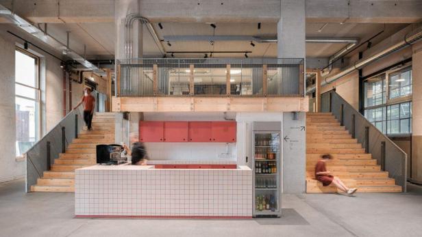 01-impact-hub-berlin-lxsy-architekten-cafe-1024x576