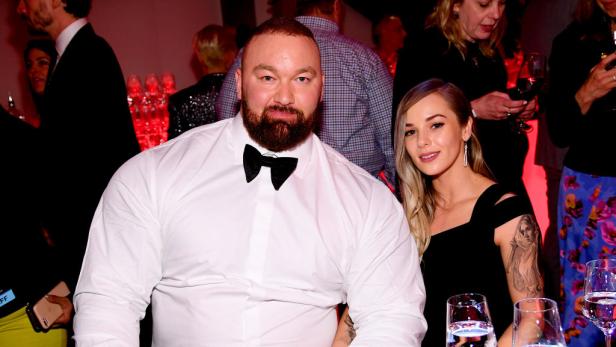 Hafthor Björnsson und Kelsey Henson