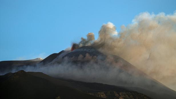 Rauch nach Ausbruch von Vulkan Ätna 2021