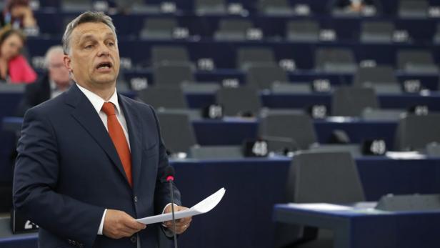 Hungary&#039;s Prime Minister Viktor Orban addresses the European Parliament during a debate on the situation of fundamental rights in Hungary in Strasbourg, July 2, 2013. REUTERS/Vincent Kessler (FRANCE - Tags: POLITICS)