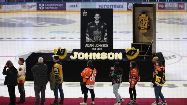 Memorial für Adam Johnson