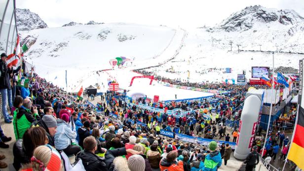 Euphorie: Die Gletscherrennen in Sölden lockten heuer mehr als 30.000 Skifans an.