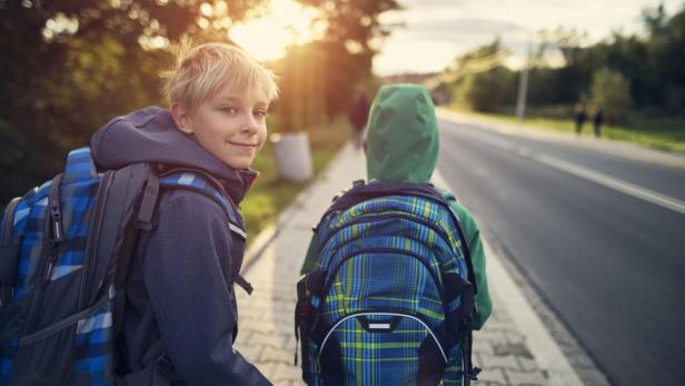 Nebel, Dunkelheit, Regen: So kommen Kinder jetzt sicher durch den Verkehr