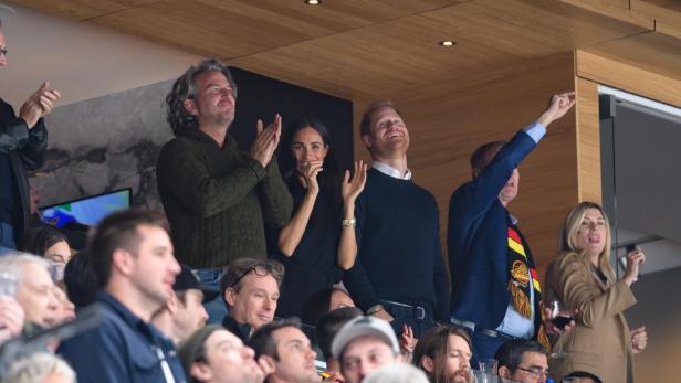 Prinz Harry: Peinlicher Moment bei Puck-Wurf beim Eishockey in Vancouver