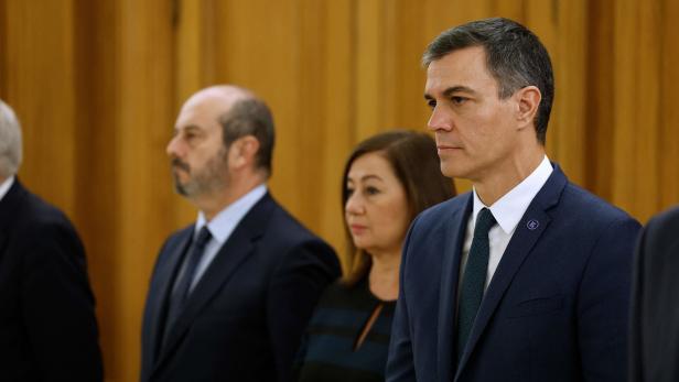 Bekannte Gesichter, Frauenmehrheit: Spaniens Premier Sánchez bildet Kabinett