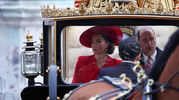 Das hätte Queen nicht gerne gesehen: Kates Outfit zeigt mehr als es sollte