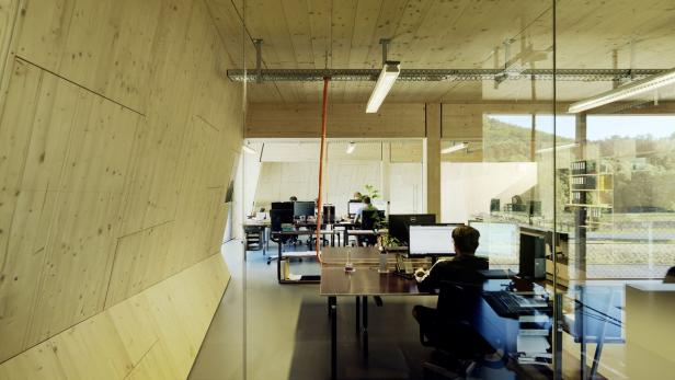 Office OFF: Für die Innenbereiche wurde Fichtenholz verwendet.