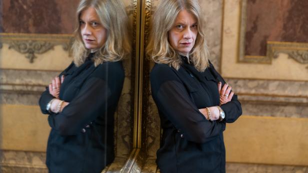 Interview Caroline Peters: "Das Christkind ist mir ein Rätsel“