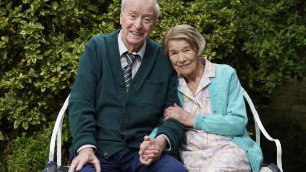 Michael Caine und Glenda Jackson als Pensionistenpaar im Altersheim