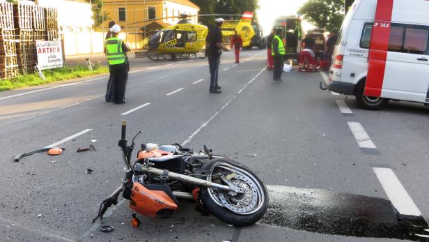 WIEN: BIKER IN FLORIDSDORF BEI UNFALL LEBENSGEFÄHR