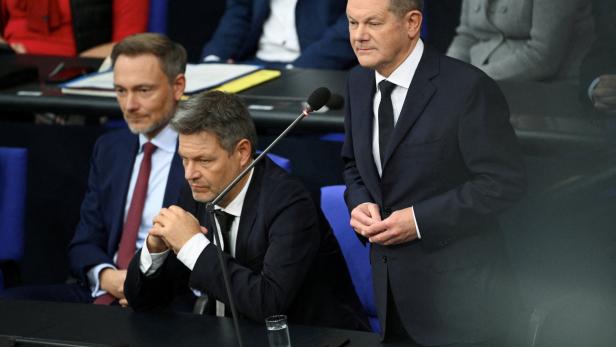 FILE PHOTO: German Court deals blow to the coalition of Chancellor Scholz Lindner kündigt Aussetzung der Schuldenbremse in Deutschland für 2023 an