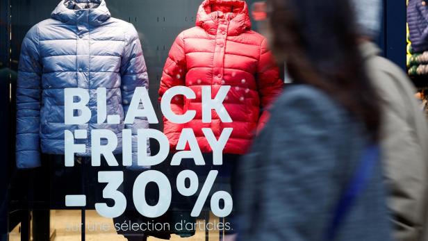 Black Friday sale sign in Paris