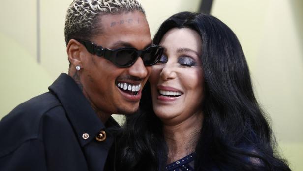 Cher mit Rapper Alexander Edwards