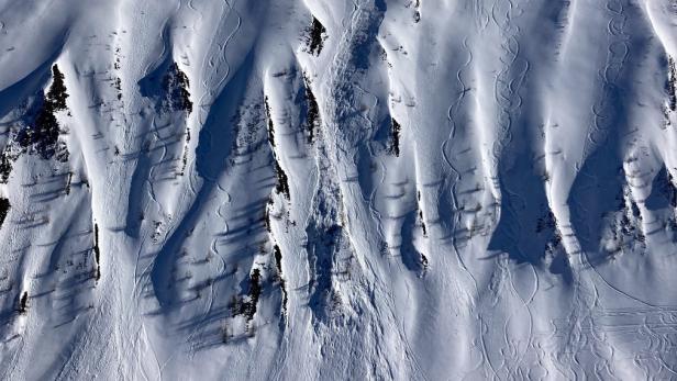 TIROL: DEUTSCHER TOURENGEHER BEI LAWINENABGANG VERLETZT Ankündigung für zweithöchste Lawinenwarnstufe im Westen von Tirol