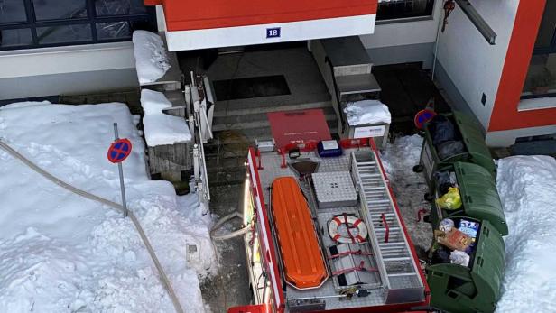 Kärnten: Ein Verletzter bei Brand in Villacher Mehrparteienhaus.