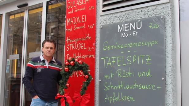 Über der Menü-Tafel des Lokals hing diese Reisiggirlande – den Behörden war sie ein Dorn im Auge.