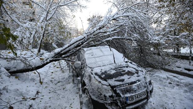 Schnee-Chaos in Süd-Osteuropa: Erste Tote, Schiff in der Ägäis gesunken