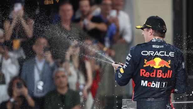 Finale in Abu Dhabi: Verstappen unantastbar, auch Mercedes jubelt