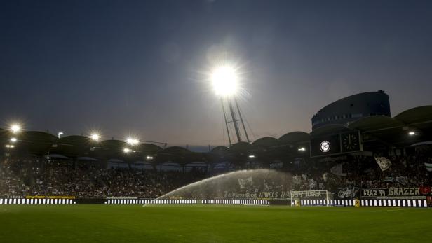 Fußballstadion im Flutlicht