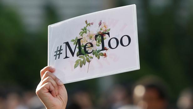 Symbolbild: MeToo-Plakat bei einer Demo