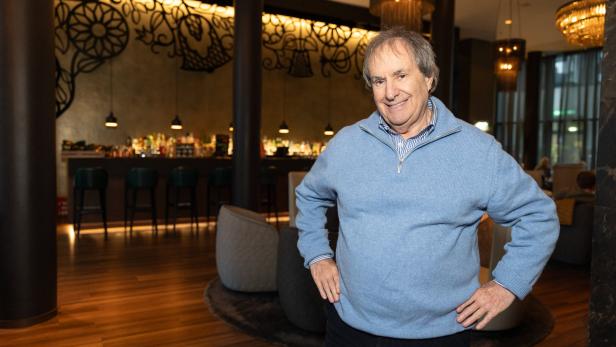 Chris de Burgh kam zum Interview ins Motel One am Hauptbahnhof in Wien