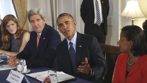 US-Präsident Barack Barack Obama mit John Kerry,Samantha Power und Susan E. Rice (ganz rechts)