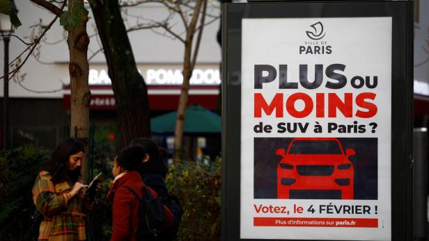 Plakatwerbung in Paris