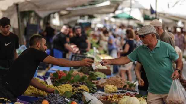 Straßenmarkt in Istanbul: Im Februar ist die Inflationsrate auf 67 Prozent gestiegen.