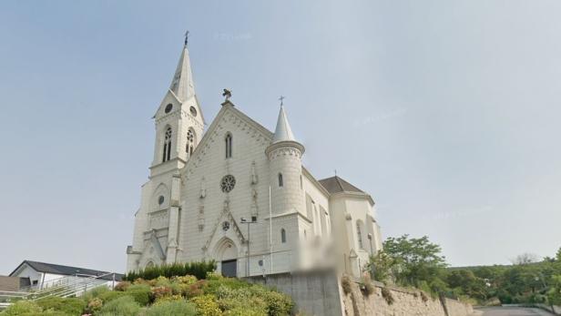 Kirche Müllendorf gesperrt, jetzt gibt es Messen am Friedhof