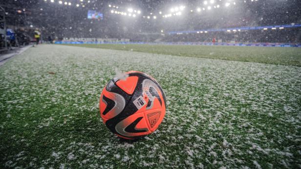 Schneechaos auch im Fußball: Wie gefährlich ist Kicken im Winter?