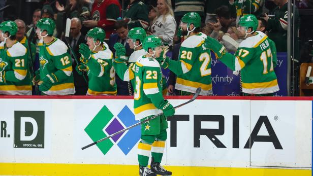 NHL: Chicago Blackhawks at Minnesota Wild